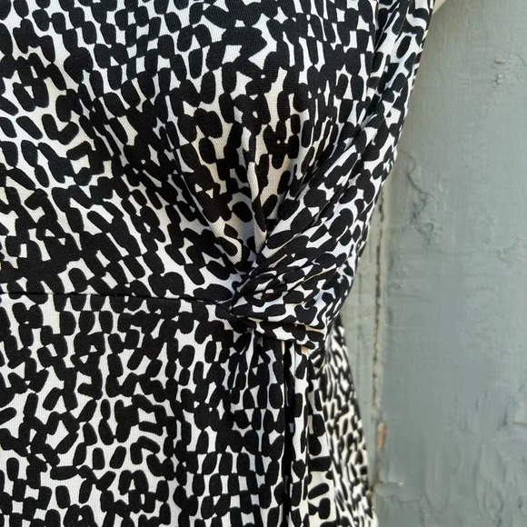 Diane Von Furstenberg Twisty Clean Black & White Silk Jersey Shift, size 4 - Picture 7 of 13